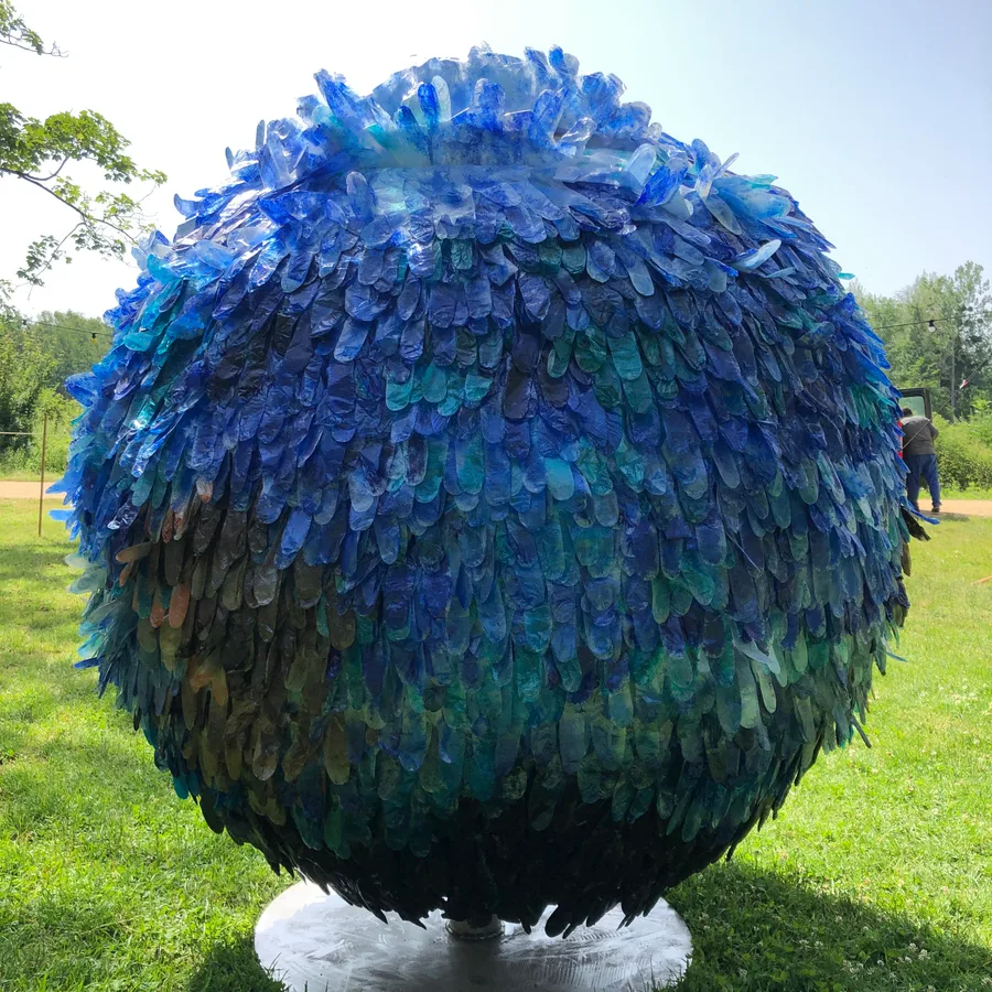 La Terre s'emballe, sculpture d'Étienne Krähenbühl