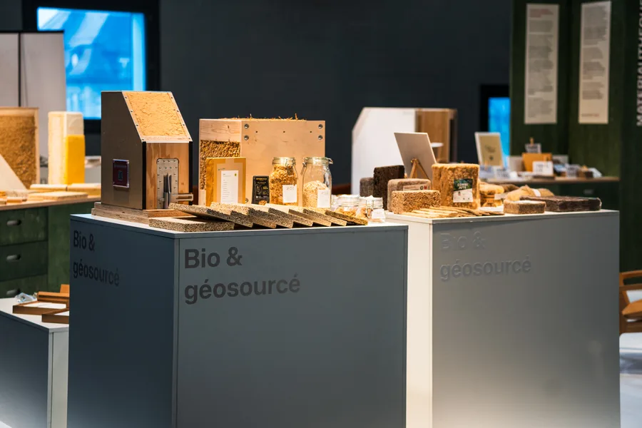 Présentation d'échantillons de matériaux biosourcés et géosourcés